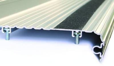 Black Horse Off Road - COMMERCIAL Running Boards-Aluminum-Chevrolet Express 1500/2500/3500, Ford E-150/E-250/E-350 Econoline/Club Wagon/Super Duty, Ford E-450 Super Duty, GMC Savana 1500/2500/3500|Black Horse Off Road - Image 8